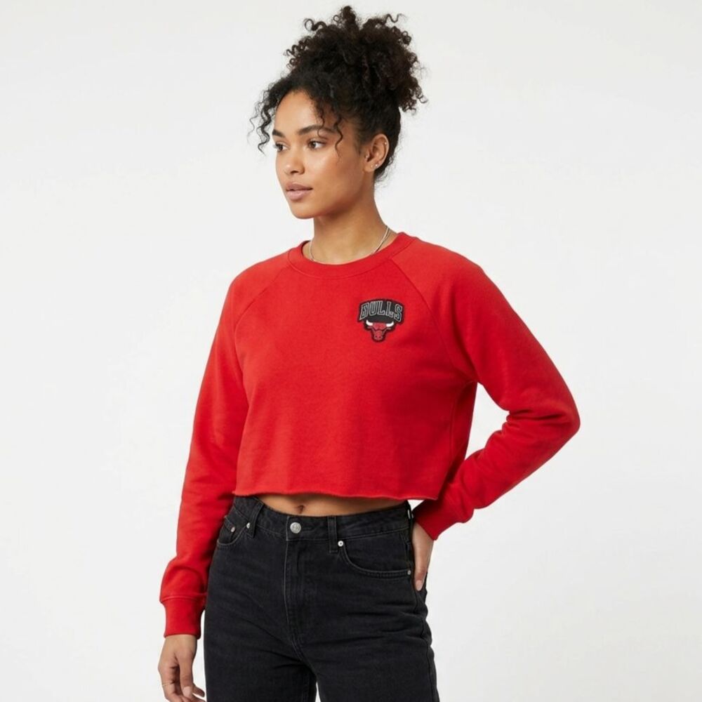 Chicago Bulls NBA Crop Sweatshirt Womens Large Red Crewneck Pullover Long Sleeve